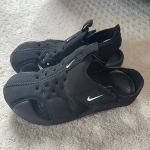 Little kids Nike sandal
